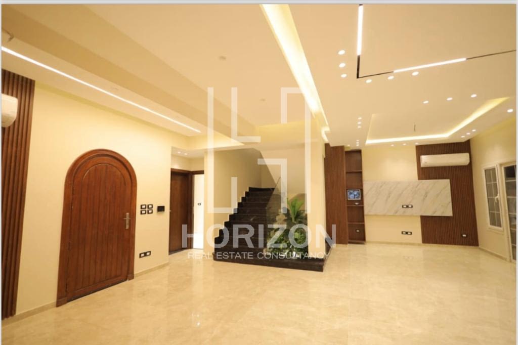 Town House for rent in Compound Hyde Park New Cairo