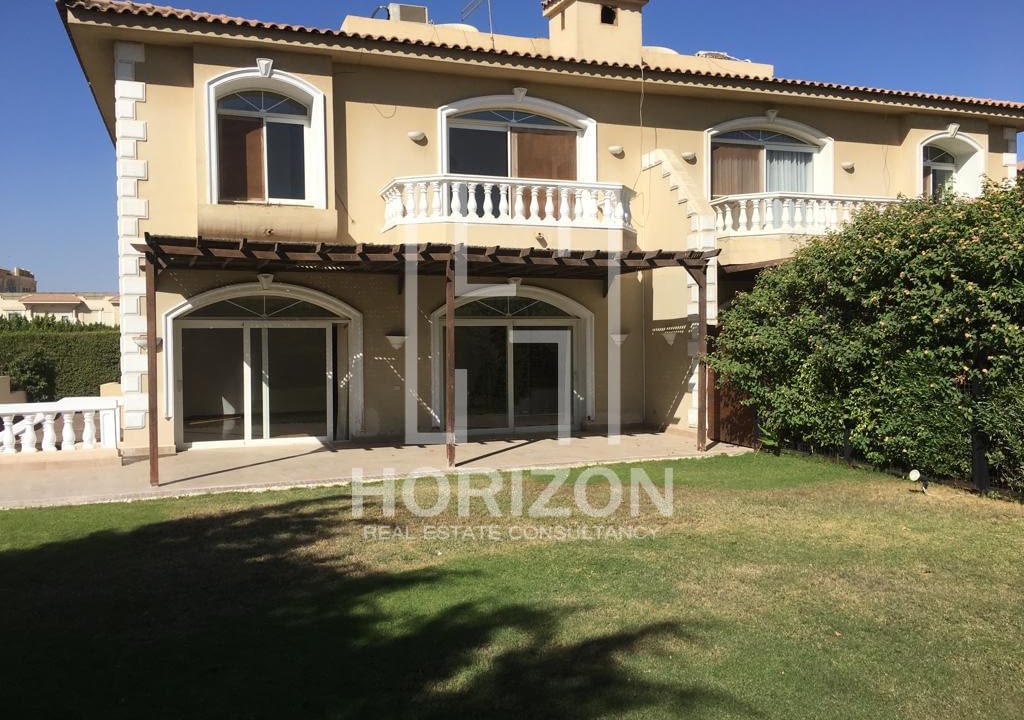 توين هاوس للإيجار فى كمبوند القطامية هايتس القاهرة الجديدة