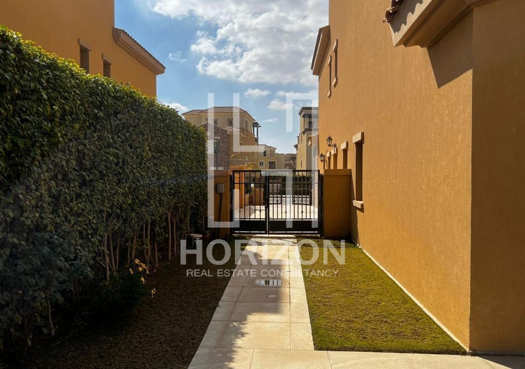 فيلا مستقلة للإيجار في كمبوند ميفيدا القاهرة الجديدة