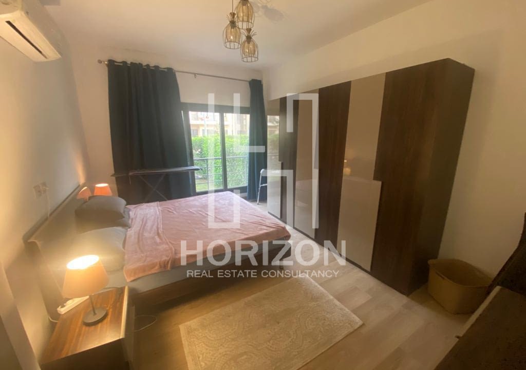 شقة بحديقة للإيجار فى كمبوند فيفث سكوير المراسم القاهرة الجديدة