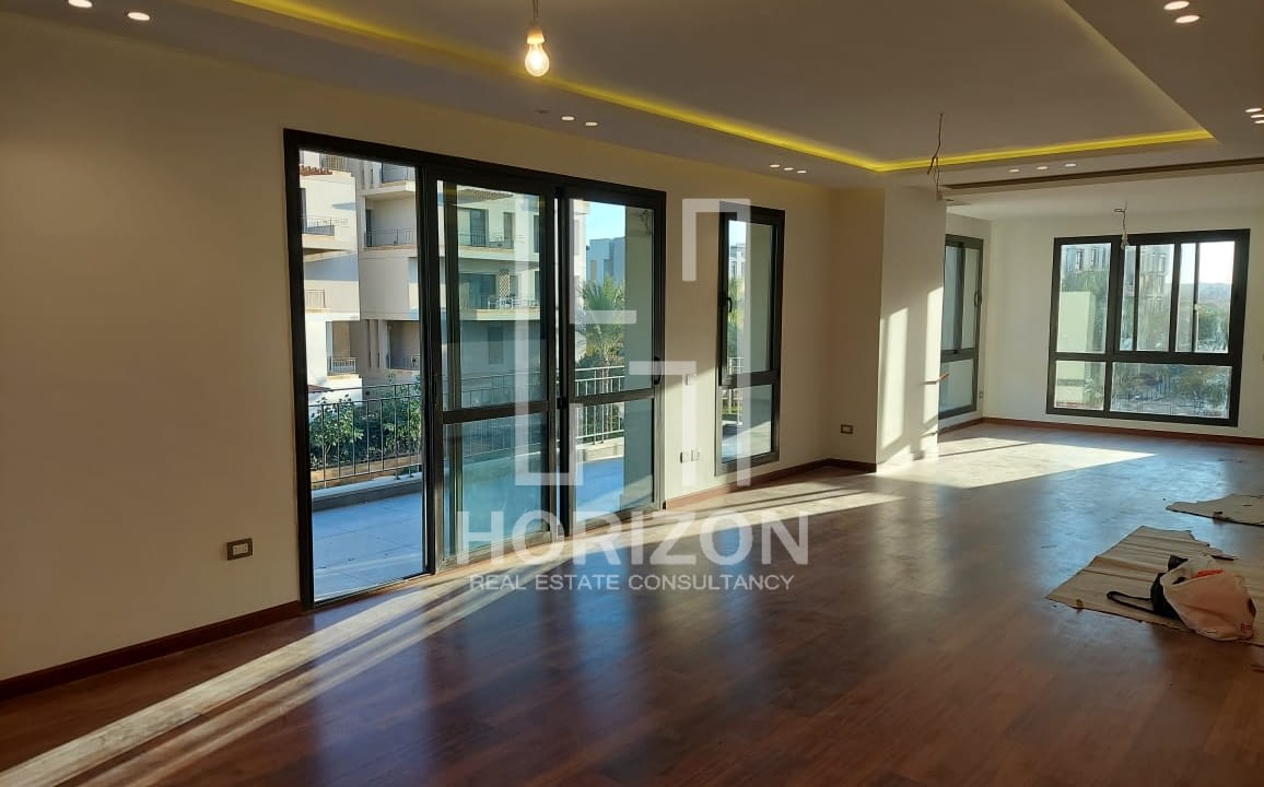 تربلكس للايجار في كمبوند ايستاون سوديك التجمع الخامس القاهره الجديده