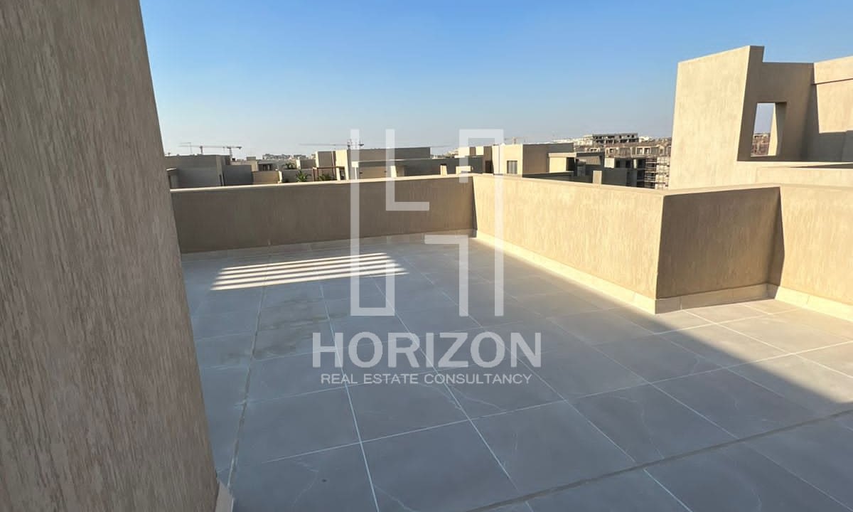 بنتهاوس للبيع فى كمبوند فيفث سكوير المراسم التجمع الخامس القاهرة الجديدة