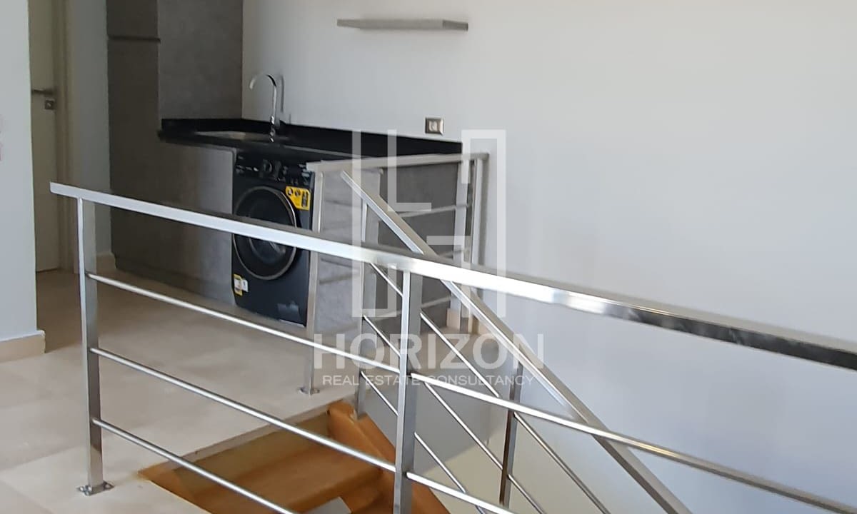 بنتهاوس للايجار فى كمبوند فيلدج جيت بالم هيلز