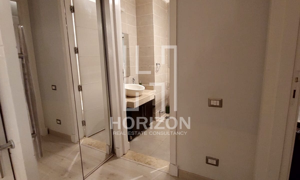 ستوديو للايجار بكمبوند ذا فيلدج التجمع الخامس القاهرة الجديدة (4)