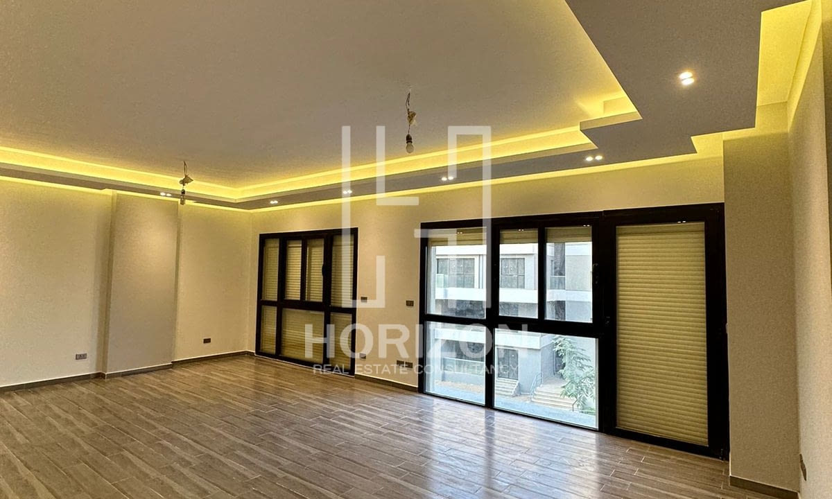 شقة للإيجار في كمبوند فيليت سكاي كوندوز القاهرة الجديدة