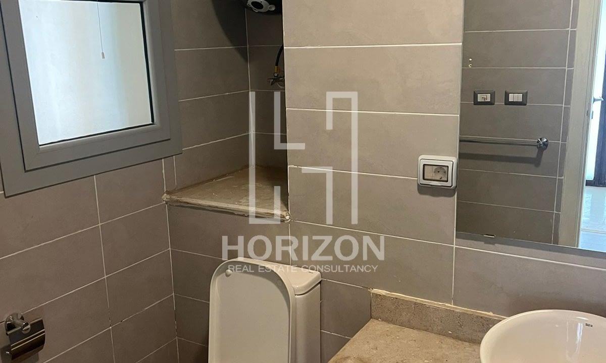 شقة للإيجار فى كمبوند فيلدج جيت بالم هيلز القاهرة الجديدة