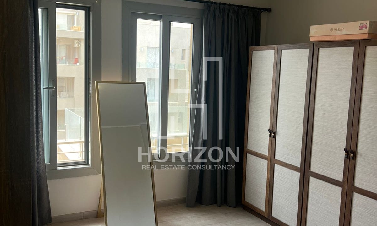 شقة للإيجار فى كمبوند فيلدج جيت بالم هيلز القاهرة الجديدة