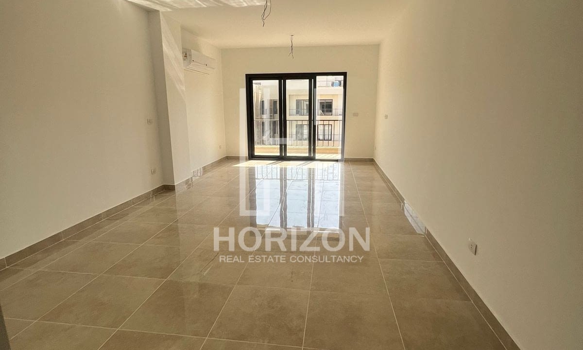 Super lux in Compound Fifth Square Al Marasem كمبوند فيفث سكوير المراسم