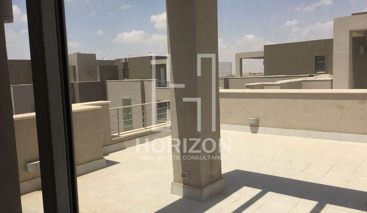 Pent house for sale in Village Gate Palm Hills New Cairo