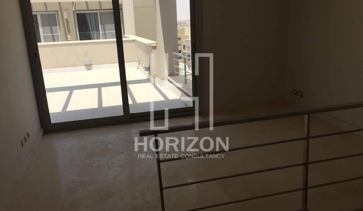 Pent house for sale in Village Gate Palm Hills New Cairo