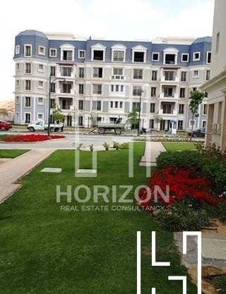 I-Villa Garden promenade view in Mountain View Hyde Park