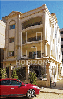 Ground floor with garden for sale in front of AUC New Cairo