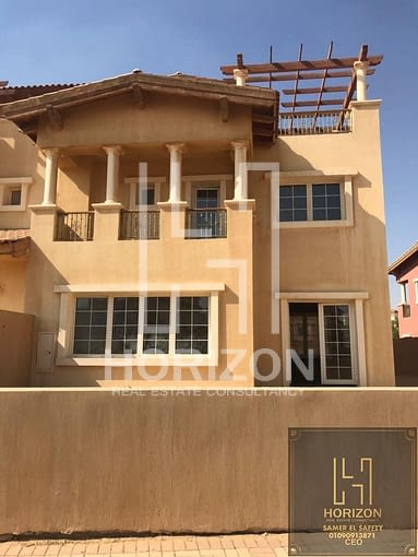 Twin house For Sale in Hyde park New Cairo