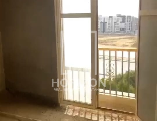 Studio for sale in Compound Hyde Park New Cairo