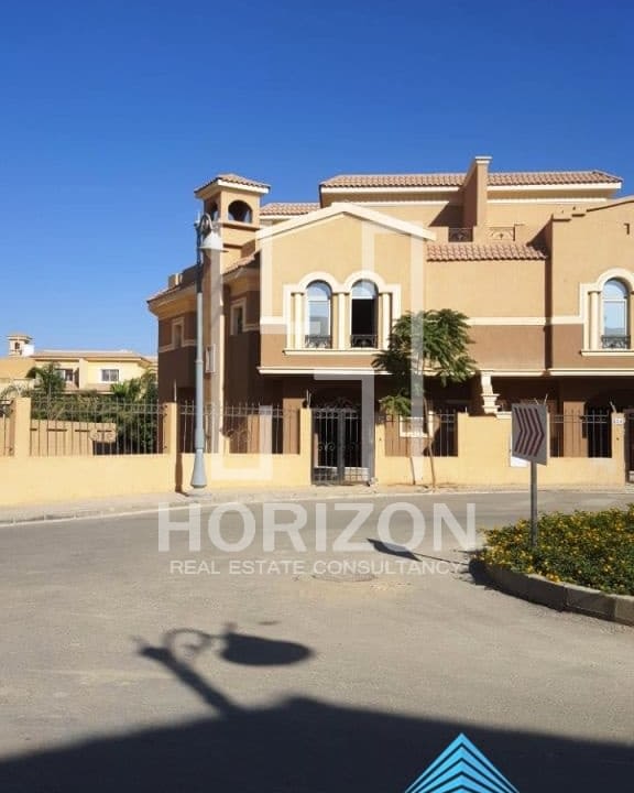 Twin house with swimming pool in Les Rois New Cairo