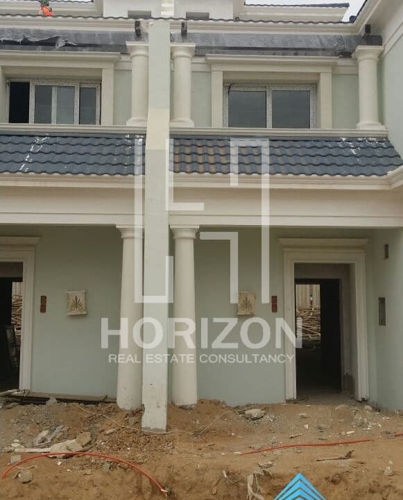 Twin house middle in Mountain View Hyde Park New Cairo