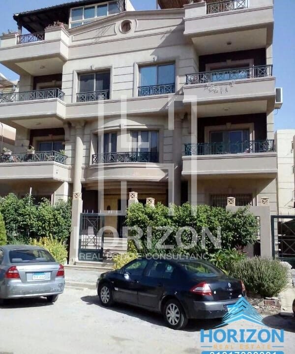 Duplex with garden in First district, 5 Settlements New Cairo