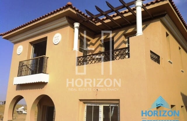 Villa corner for sale in Hyde Park New Cairo