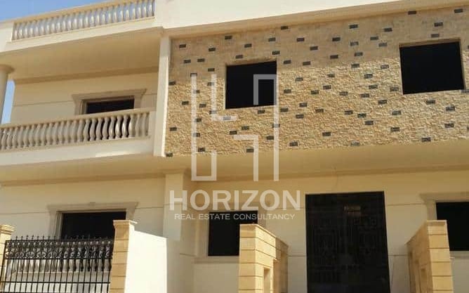 Half roof for sale in East Academy New Cairo