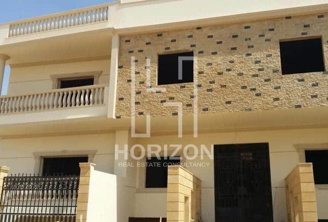 Half roof for sale in East Academy New Cairo