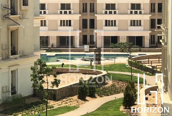 Townhouse lagoon view in Mountain View Hyde Park