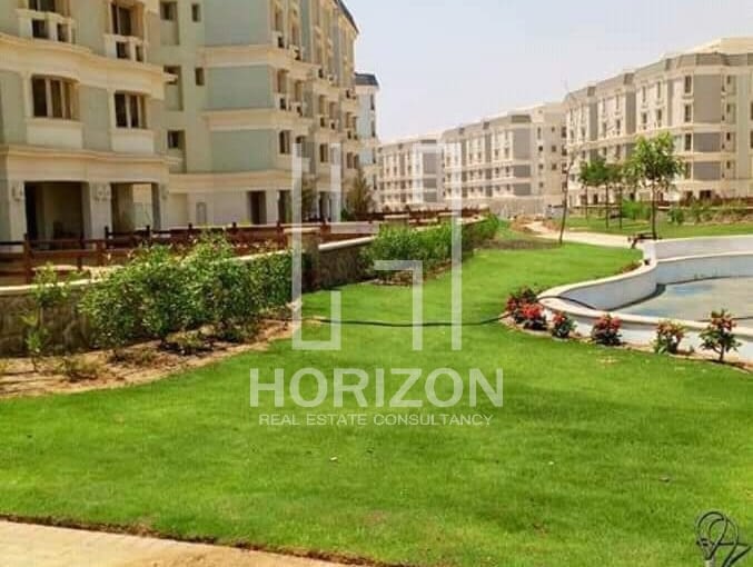 I Villa roof corner in Mountain View Hyde Park