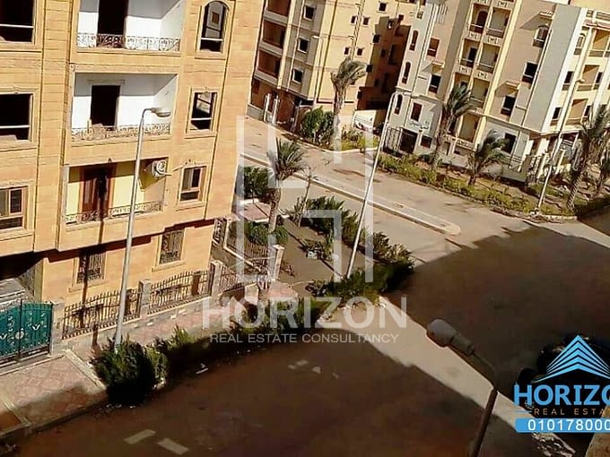 Apartment with roof in El Mostasmreen El Ganobia New Cairo