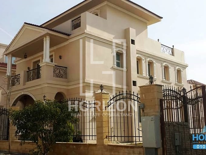 Villa for sale in Maxim compound New Cairo