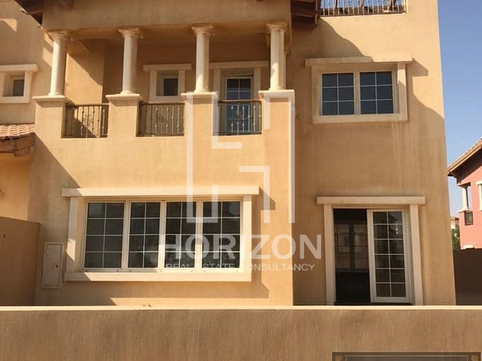 Twin house For Sale in Hyde park New Cairo