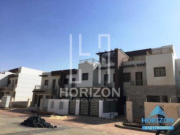 Town house Mazoneit in Hyde Park New Cairo