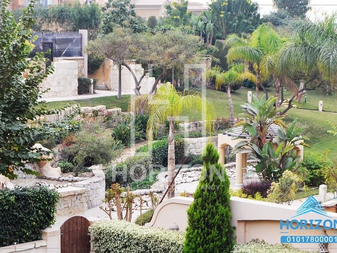 Villa with swimming pool in Katameya Hills New Cairo
