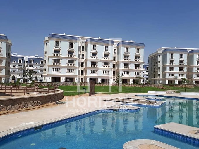 Apartment lagoon view in Mountain View Hyde Park