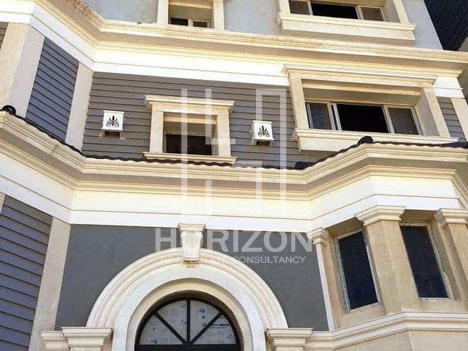 I Villa roof corner in Mountain View Hyde Park New Cairo