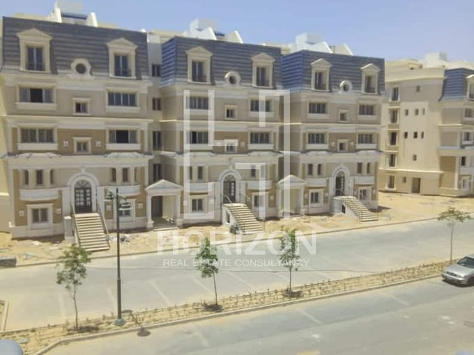 Pent house middle in Mountain View Hyde Park