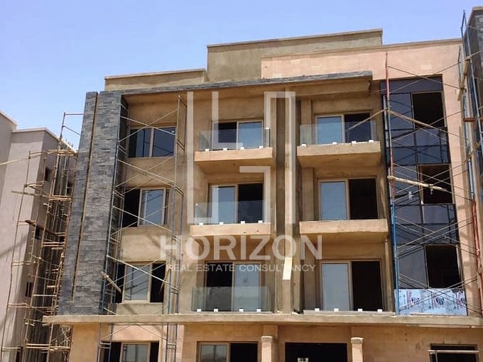 Pent house Corner in Galleria Moon Valley New Cairo