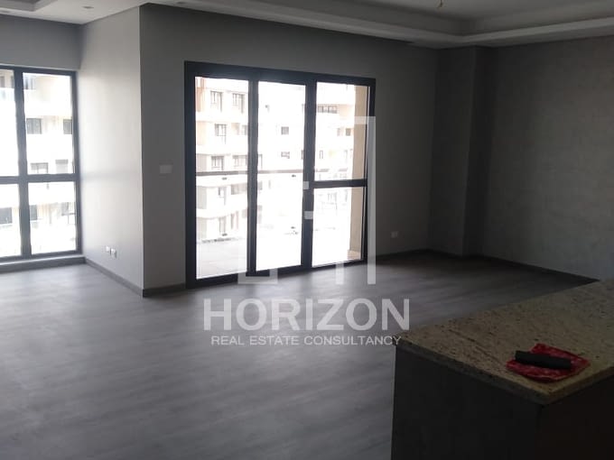 Apartment for rent in Sky Condos | Horizon Estate