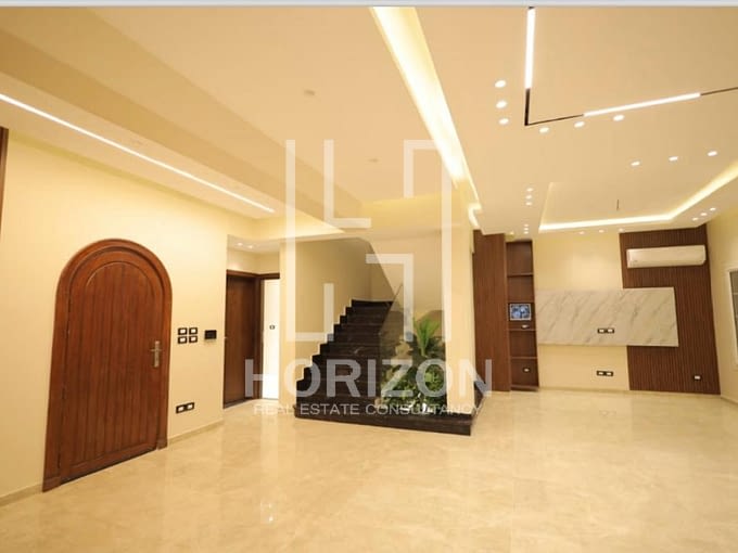 Town House for rent in Compound Hyde Park New Cairo