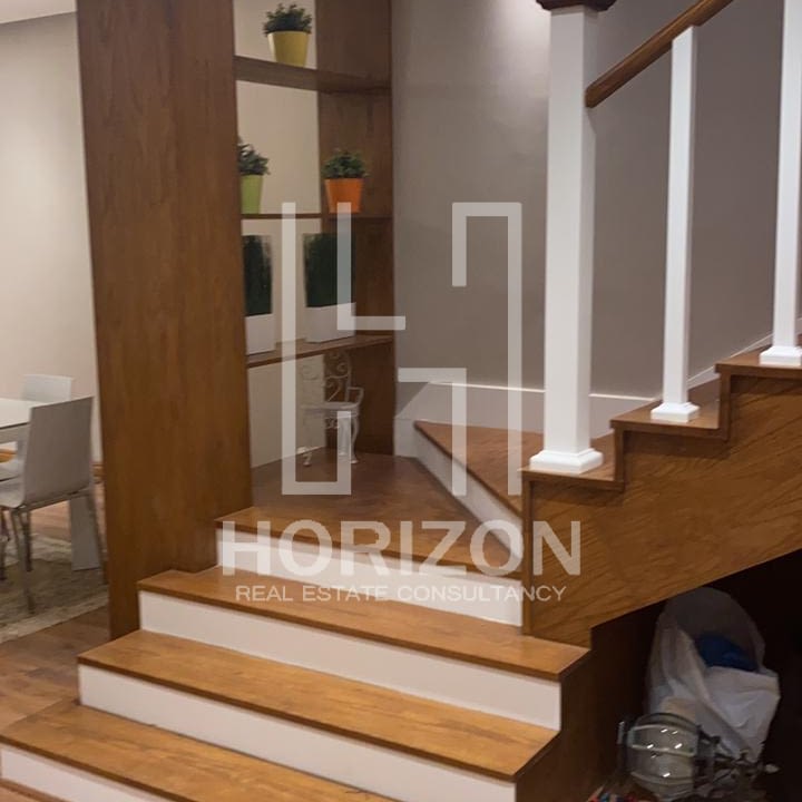 دوبلكس بحديقه للايجار مفروش في كمبوند فيلدج جاردن القطامية التجمع الخامس