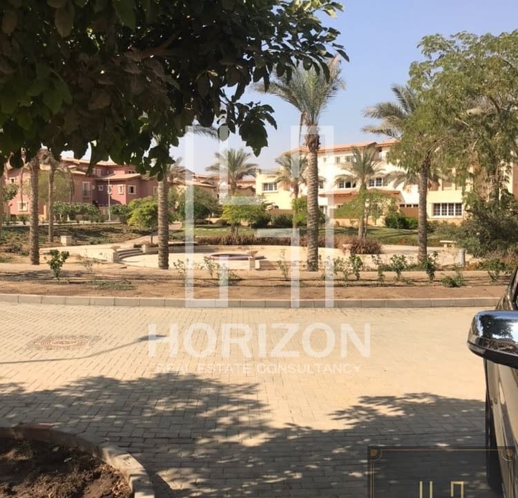 Twin house For Sale in Hyde park New Cairo