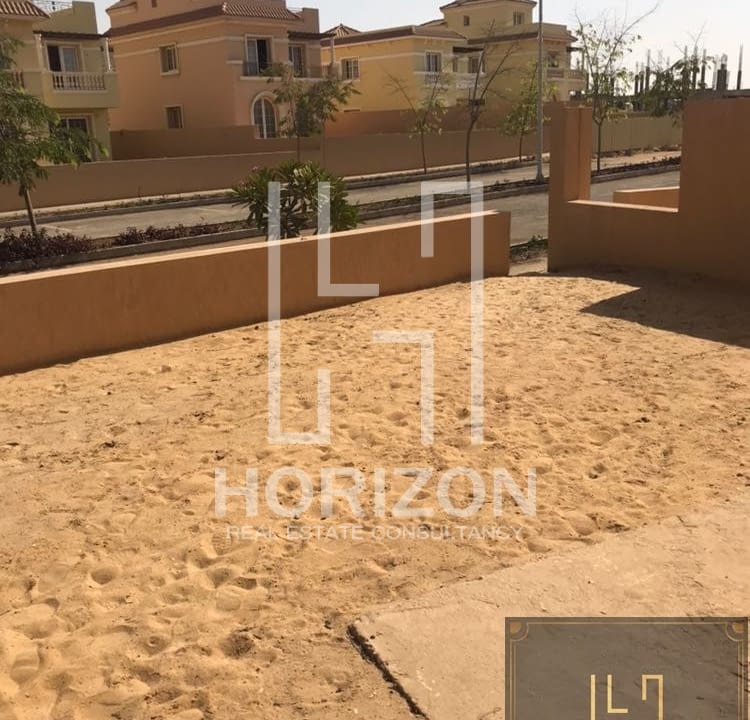 Twin house For Sale in Hyde park New Cairo