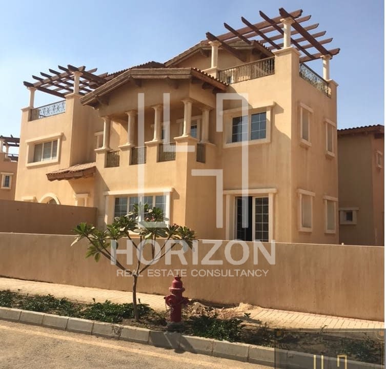Twin house For Sale in Hyde park New Cairo