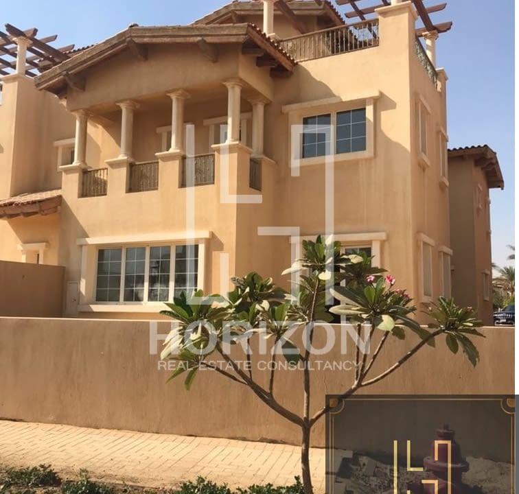 Twin house For Sale in Hyde park New Cairo
