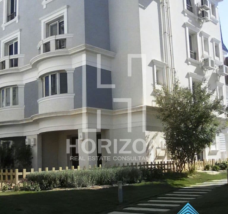 I villa B corner roof in Mountain View Executive