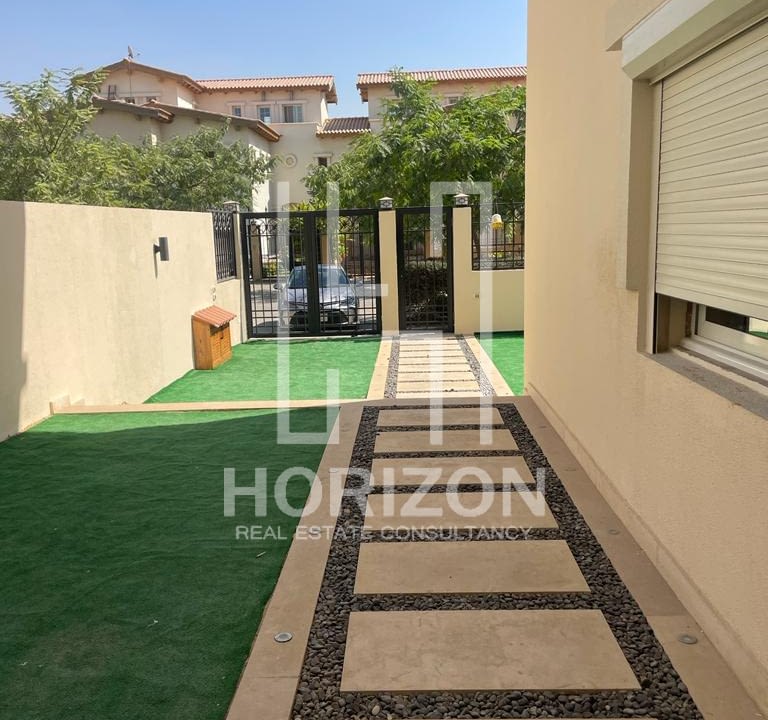 تاون هاوس للبيع فى كمبوند هايد بارك التجمع الخامس القاهرة الجديدة