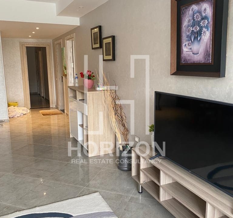 شقة للإيجار فى كمبوند ليك فيو ريزيدنس التجمع الخامس القاهرة الجديدة