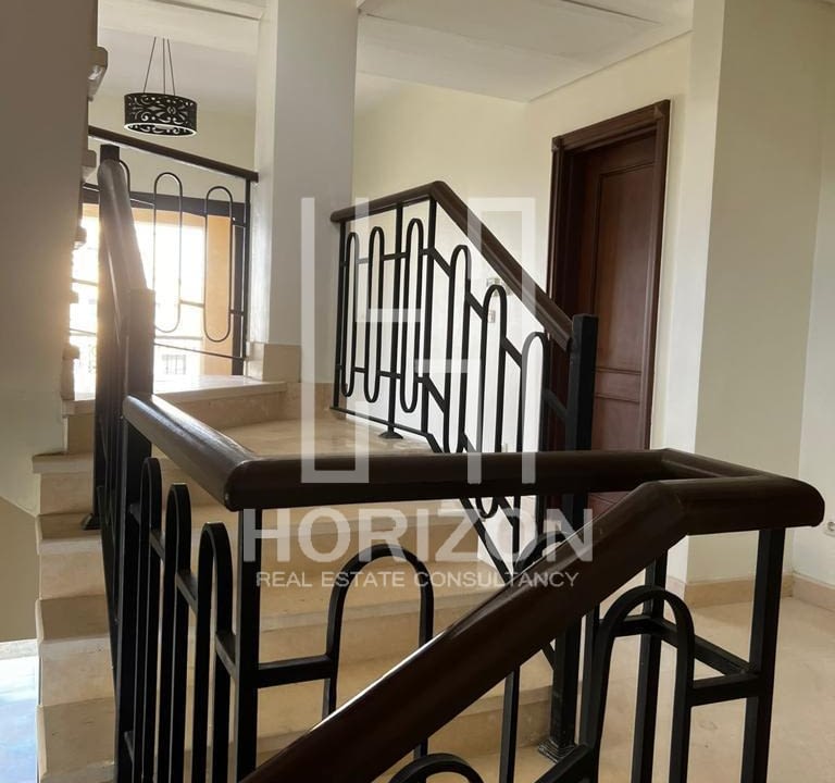 فيلا مستقلة للإيجار في كمبوند ميفيدا القاهرة الجديدة