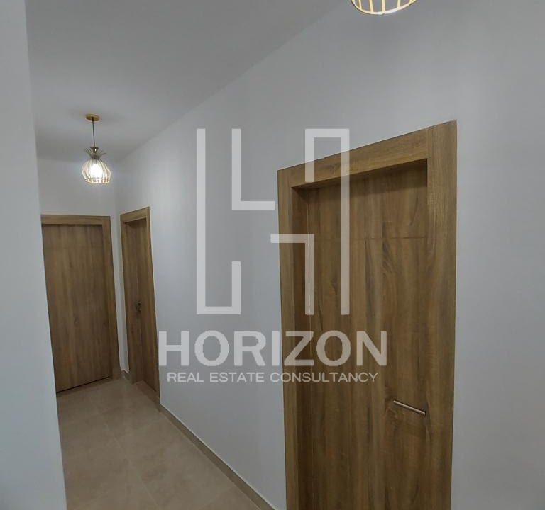 شقة بحديقة للإيجار فى كمبوند فيفث سكوير المراسم القاهرة الجديدة