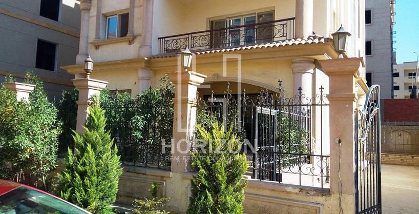 Ground floor with garden for sale in front of AUC New Cairo