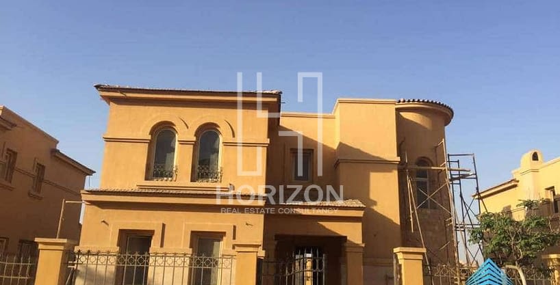 Amazing villa for sale in Gardenia Springs New Cairo