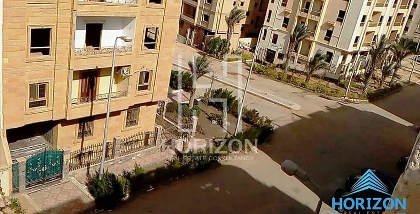 Apartment with roof in El Mostasmreen El Ganobia New Cairo